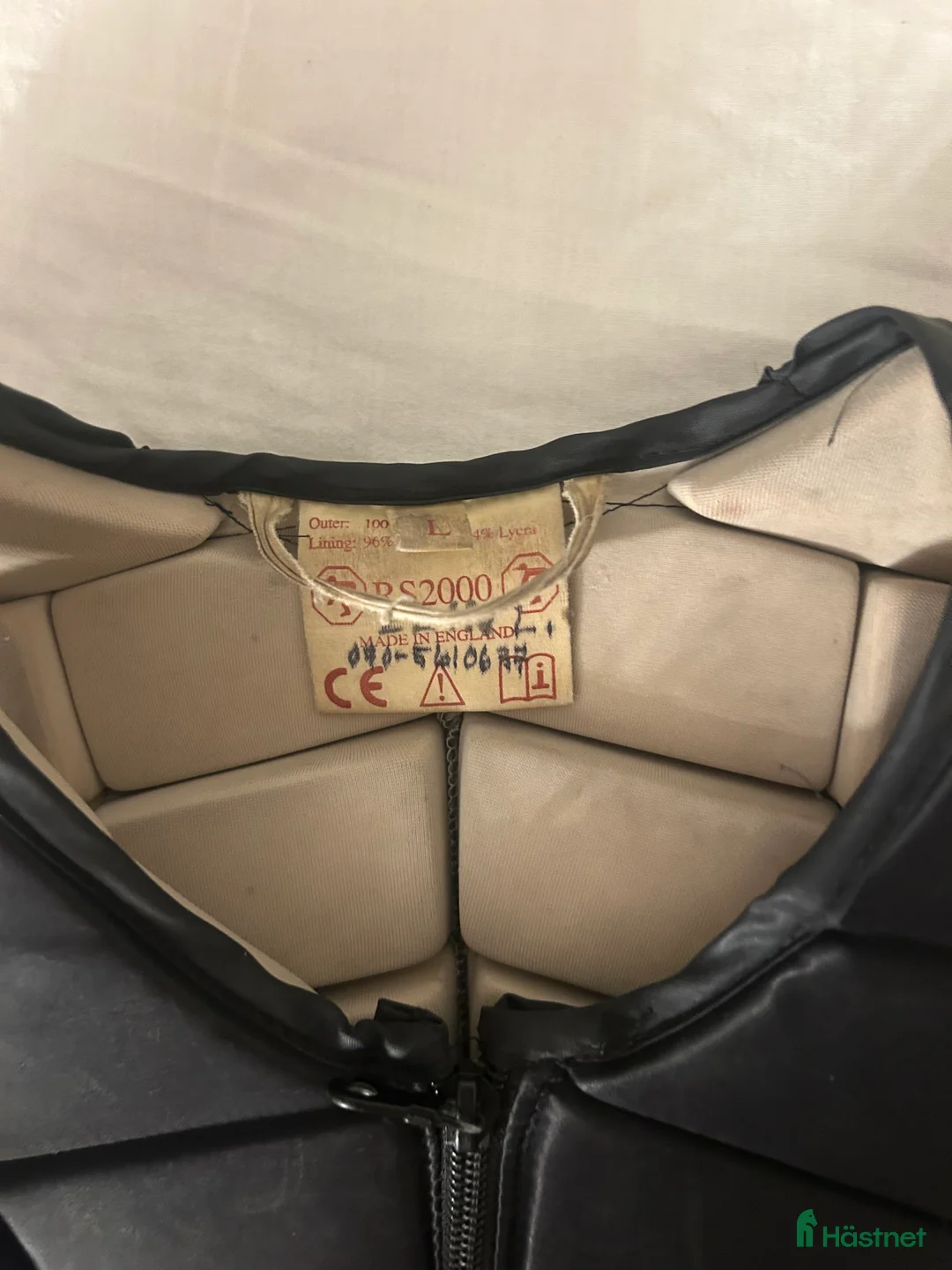 Säkerhetsvästar ryttarutrustning till salu: Super skön väst i Gävle - Annons 4