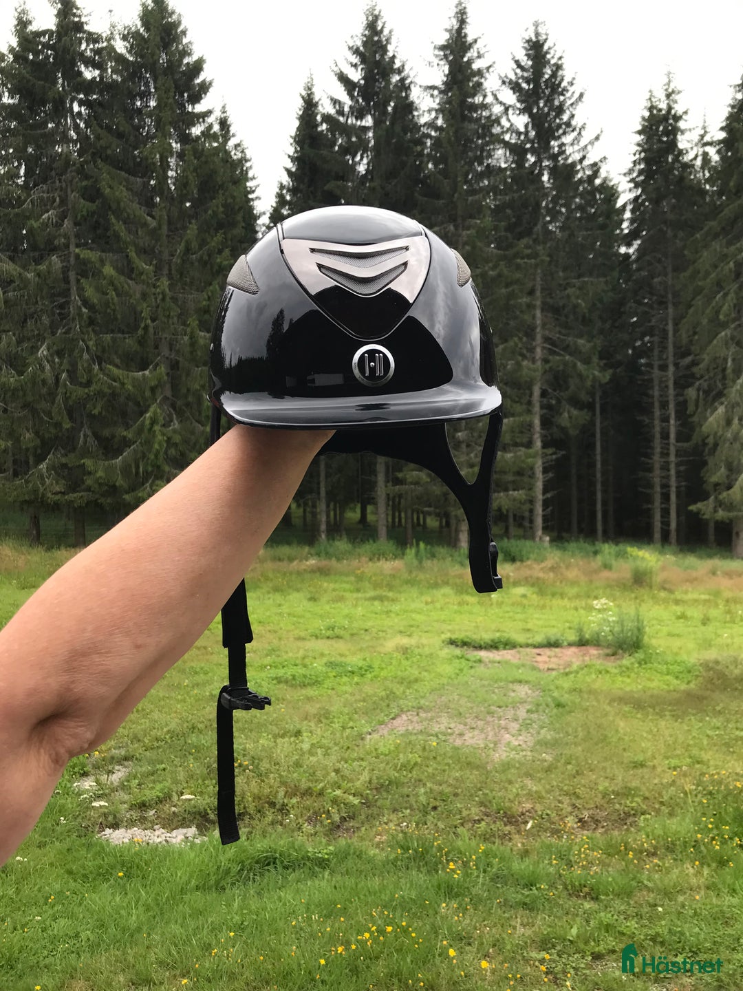 Hjälmar ryttarutrustning till salu: OneK hjälm i Mangskog - Annons 1