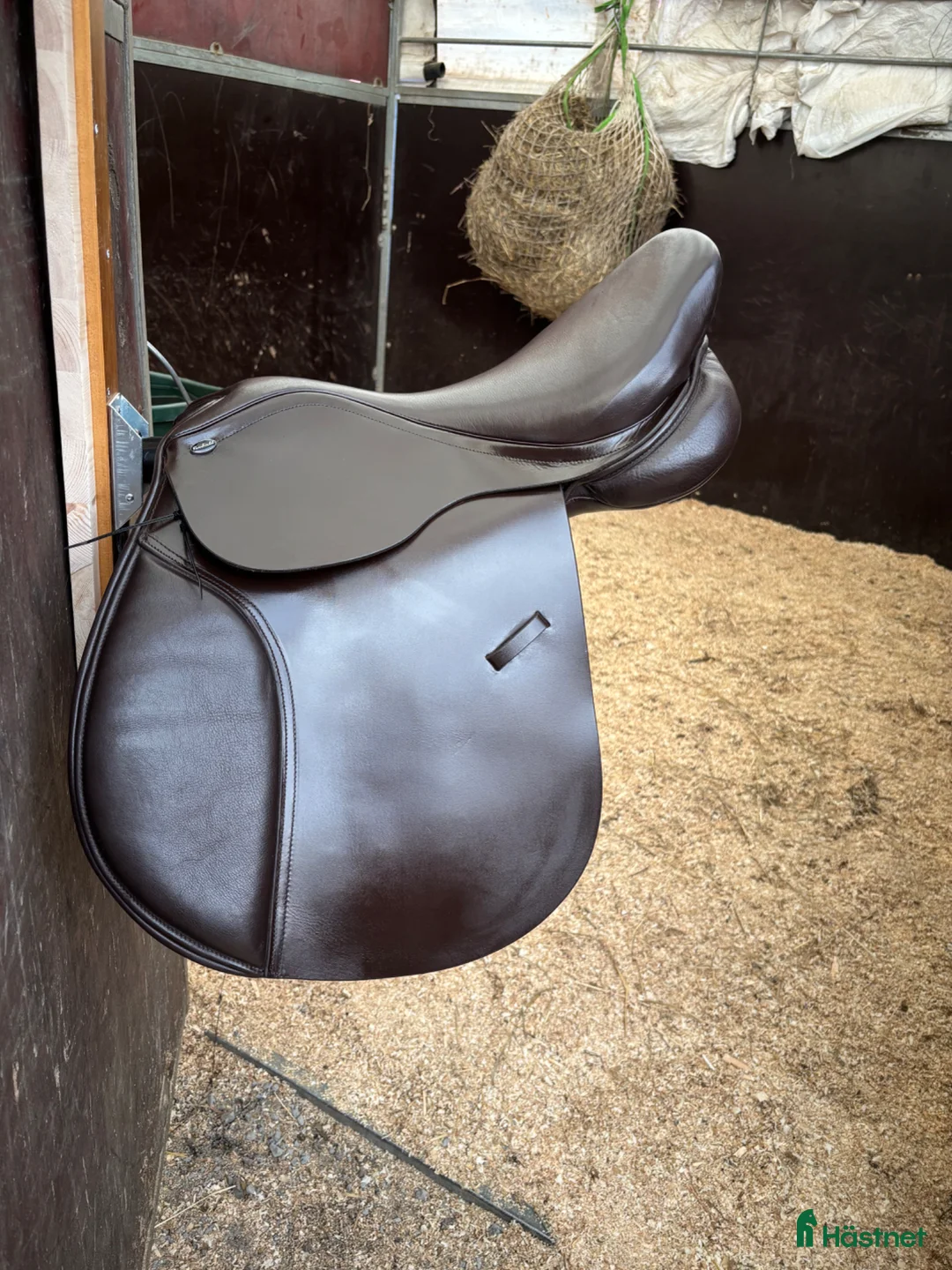 Sadlar hästutrustning till salu: Hoppsadel i nyskick 17 - Annons 1