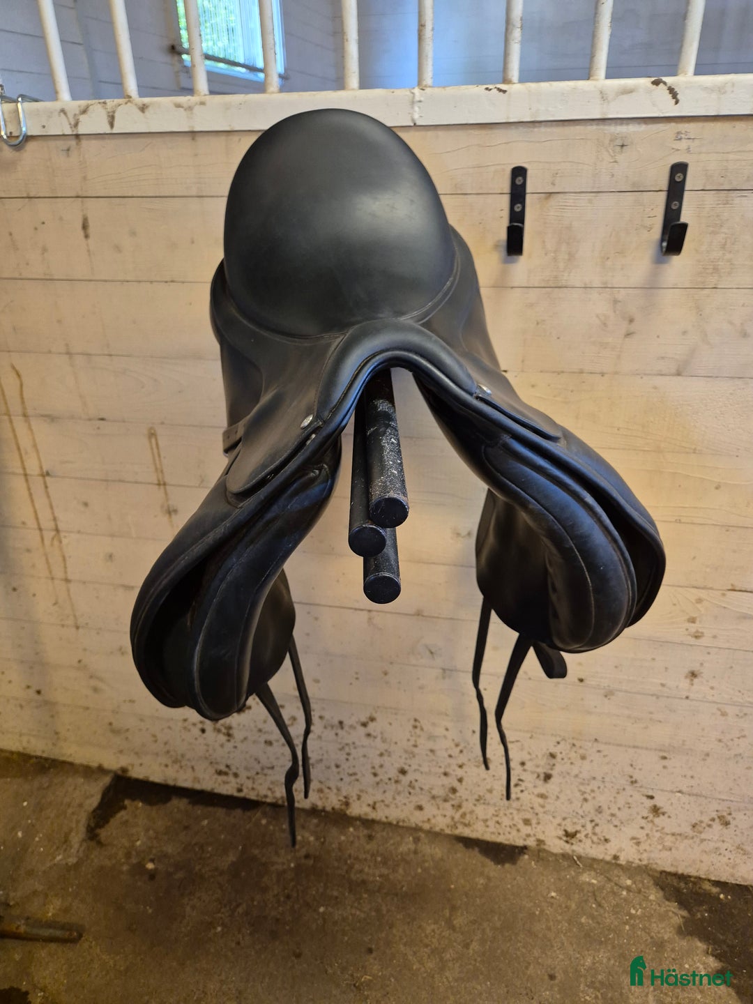 Sadlar hästutrustning till salu: Dressyrsadel Bates cair i Lyckeby - Annons 2