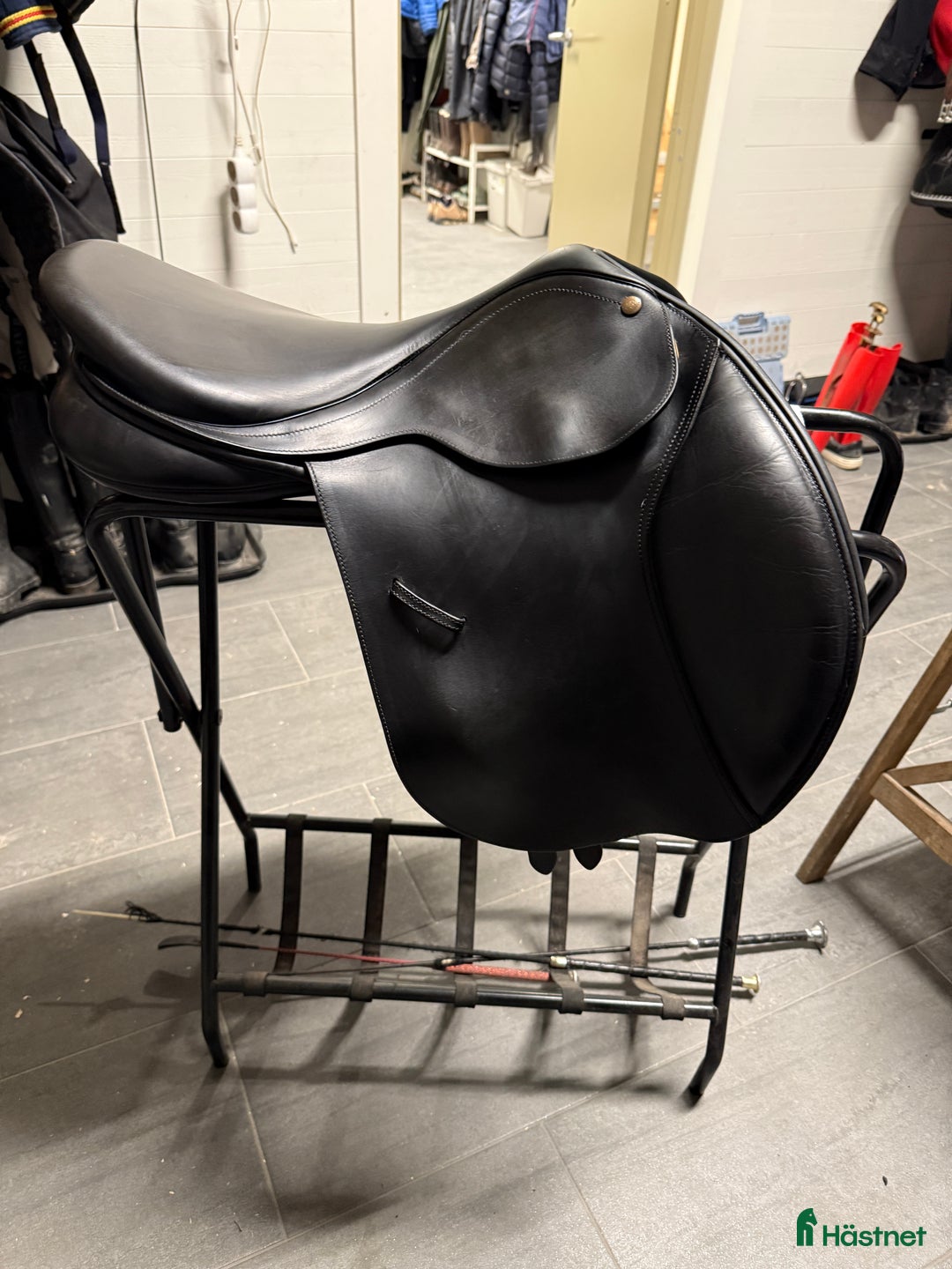 Sadlar hästutrustning till salu: Svart Bates Caprilli  i Vallentuna - Annons 2