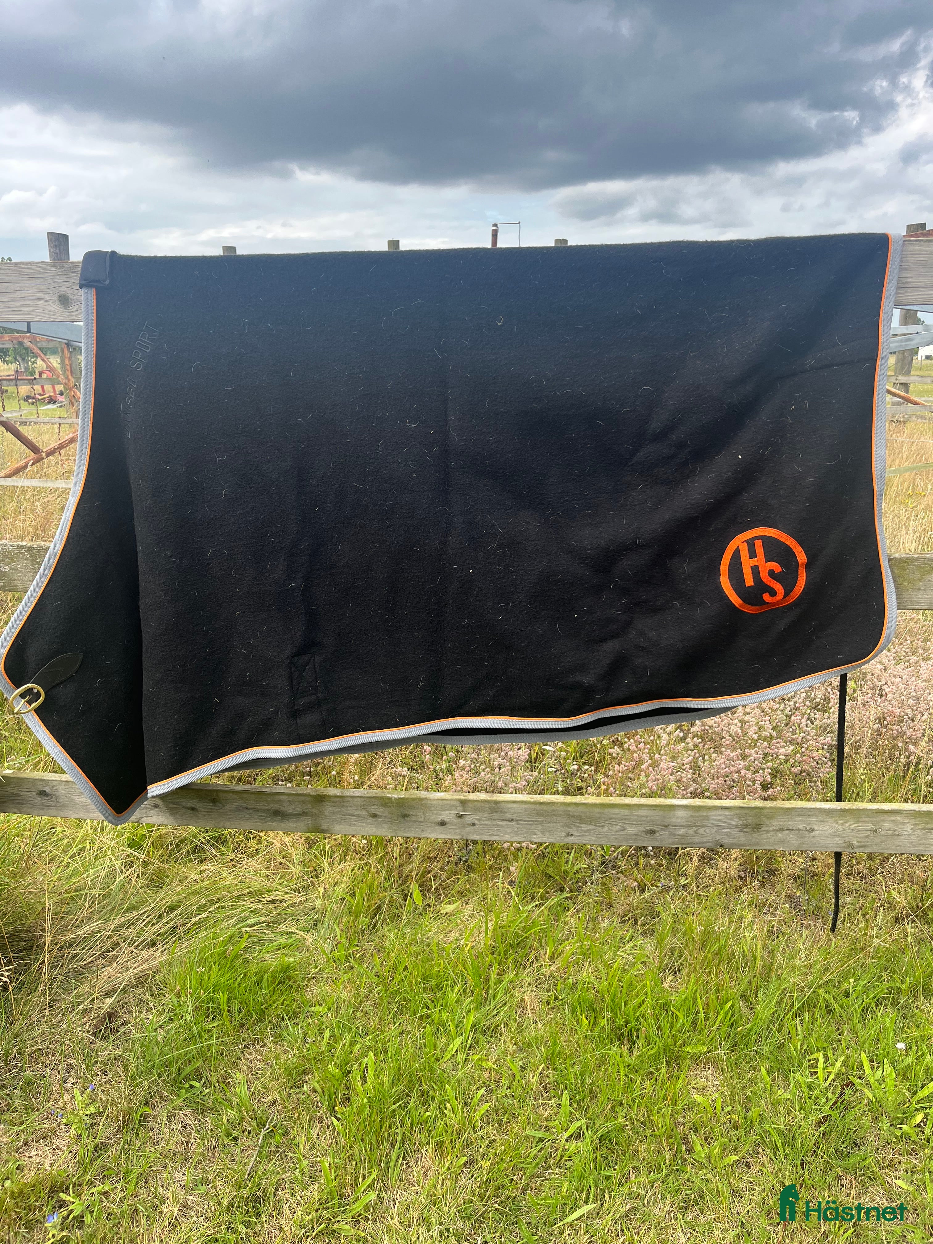 Täcken hästutrustning till salu: Hansbo Ulltäcke i Kvidinge - Annons 1