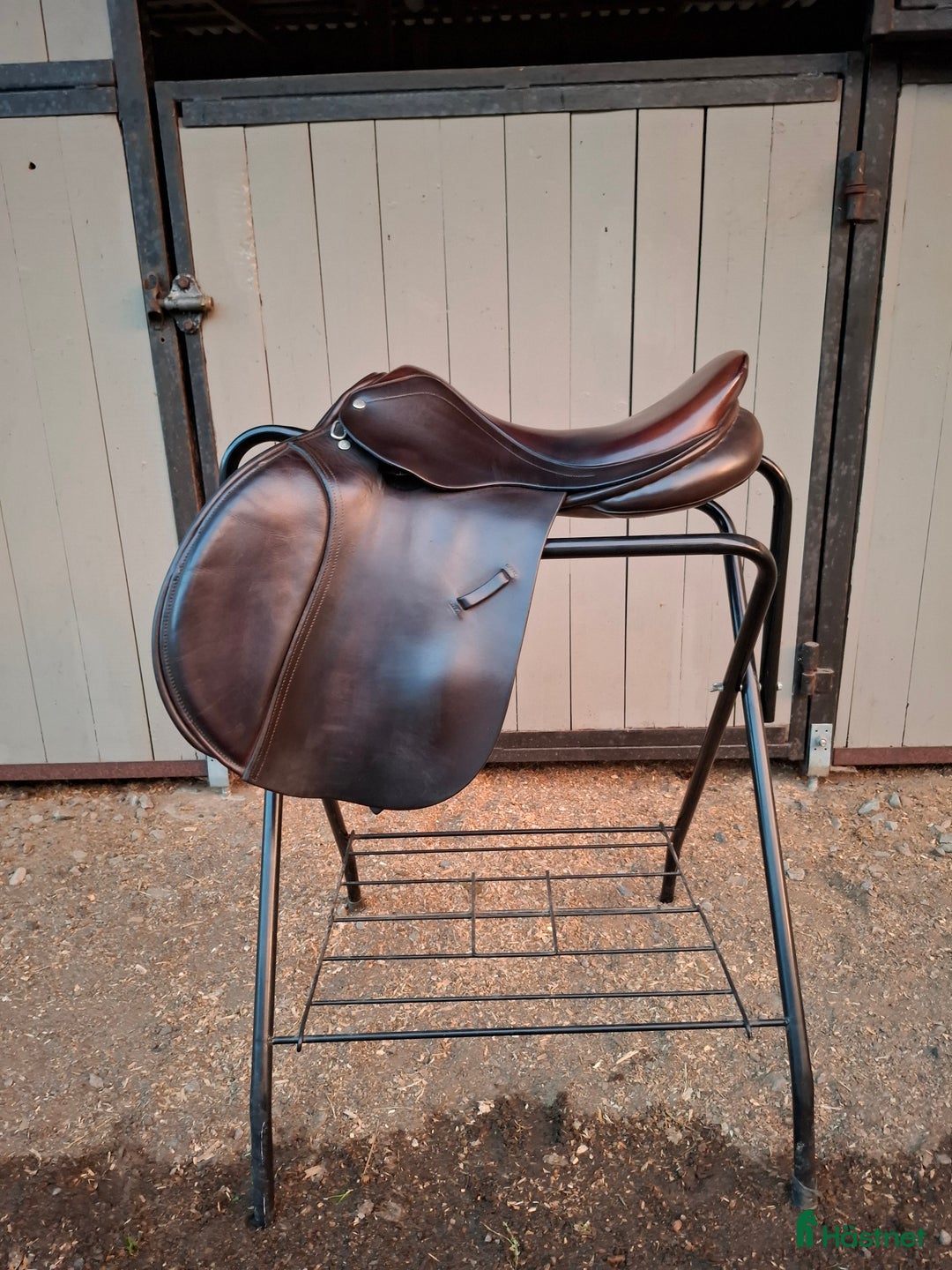 Sadlar hästutrustning till salu: Trevlig hoppsadel i Fritsla - Annons 1
