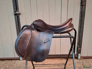 Sadlar hästutrustning till salu: Trevlig hoppsadel i Fritsla - Annons 14