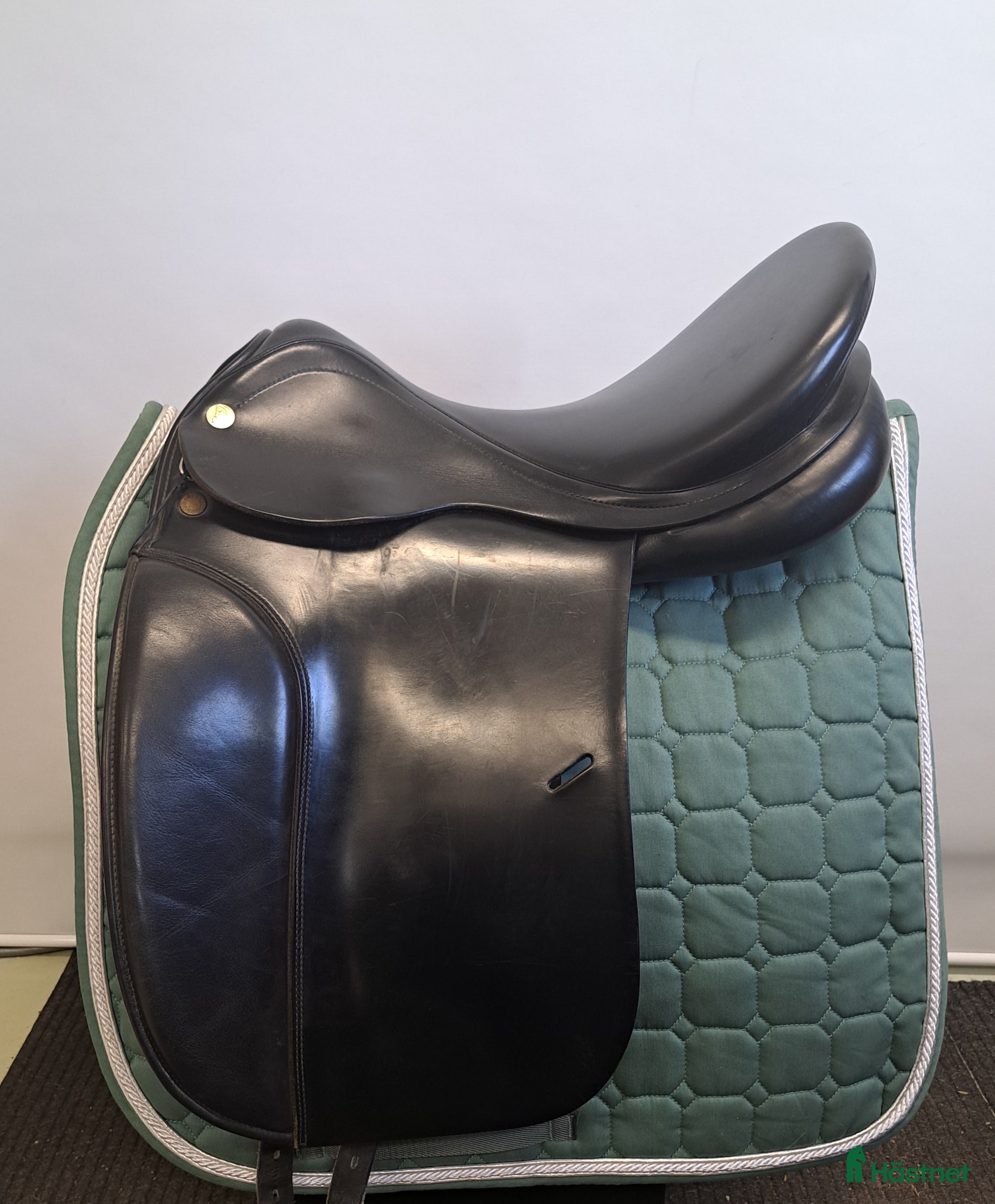 Sadlar hästutrustning till salu: Prestige Hippos Dressage i Färnäs - Annons 9