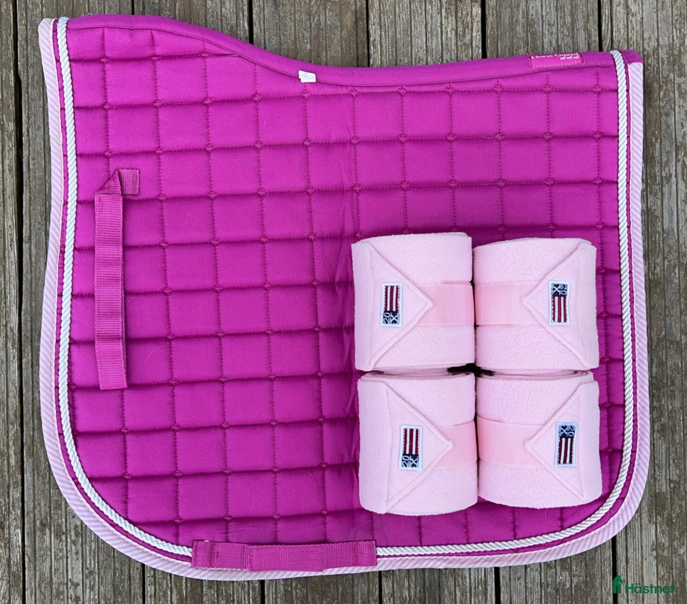 Schabrak &amp; Vojlockar hästutrustning till salu: Rosa Horse Guard schabrak + lindor  i Vallentuna - Annons 22