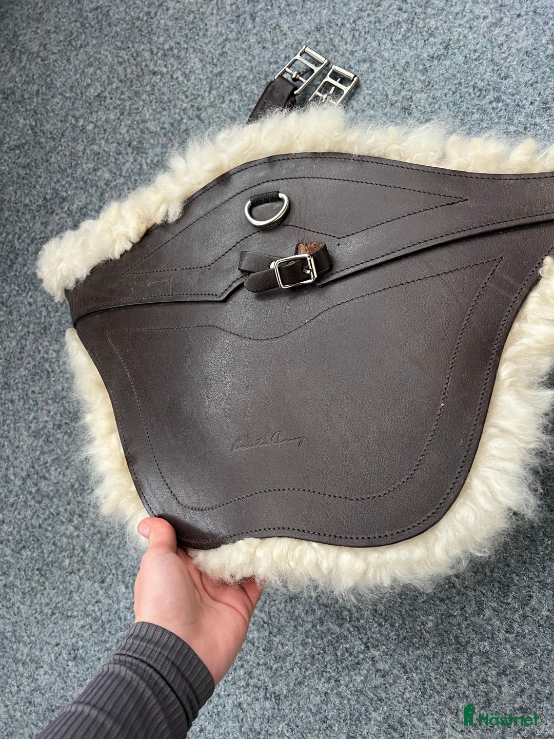 Sadeltillbehör hästutrustning till salu: Magplatta 135, fårskinnspadd  i Bankeryd - Annons 2