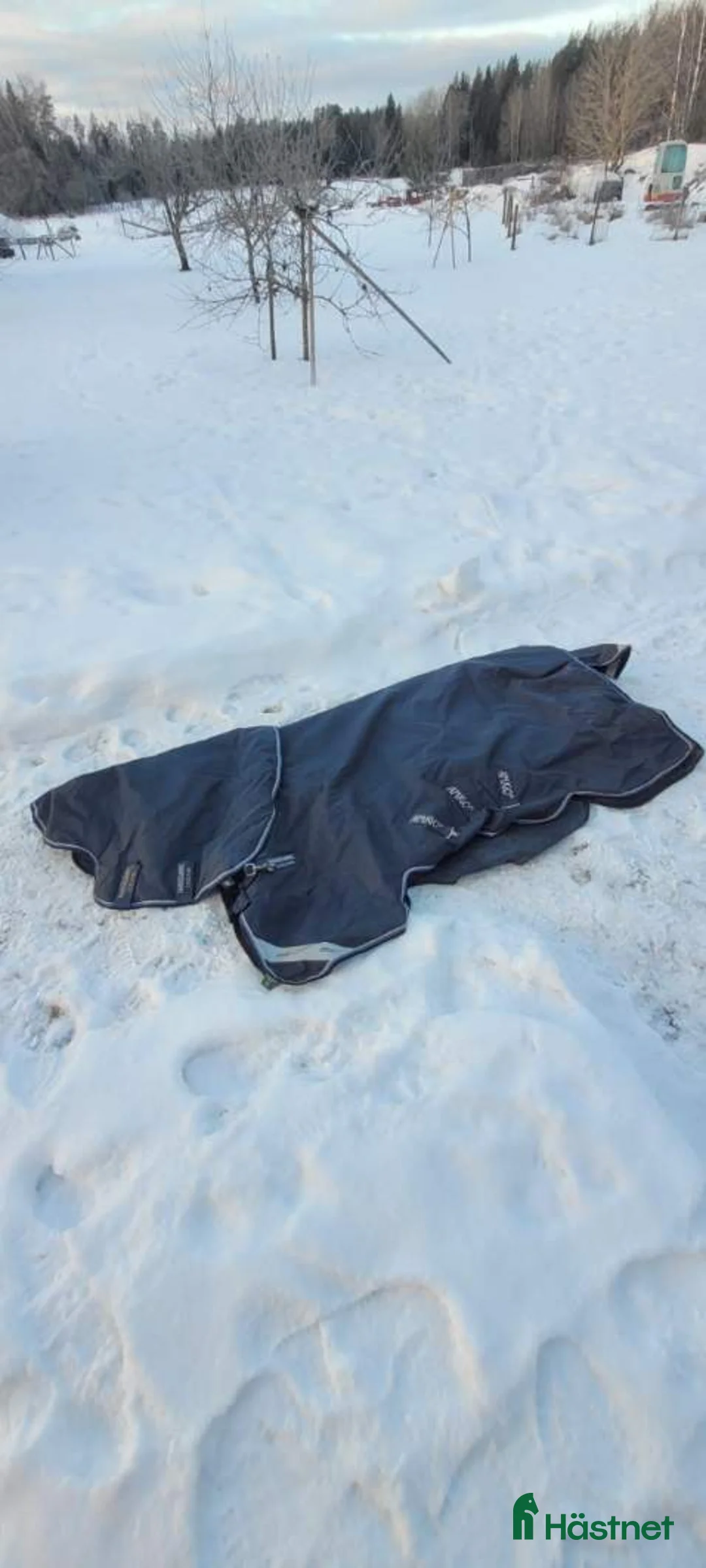 Täcken hästutrustning till salu: HW täcken stl 125 i Enköping - Annons 1