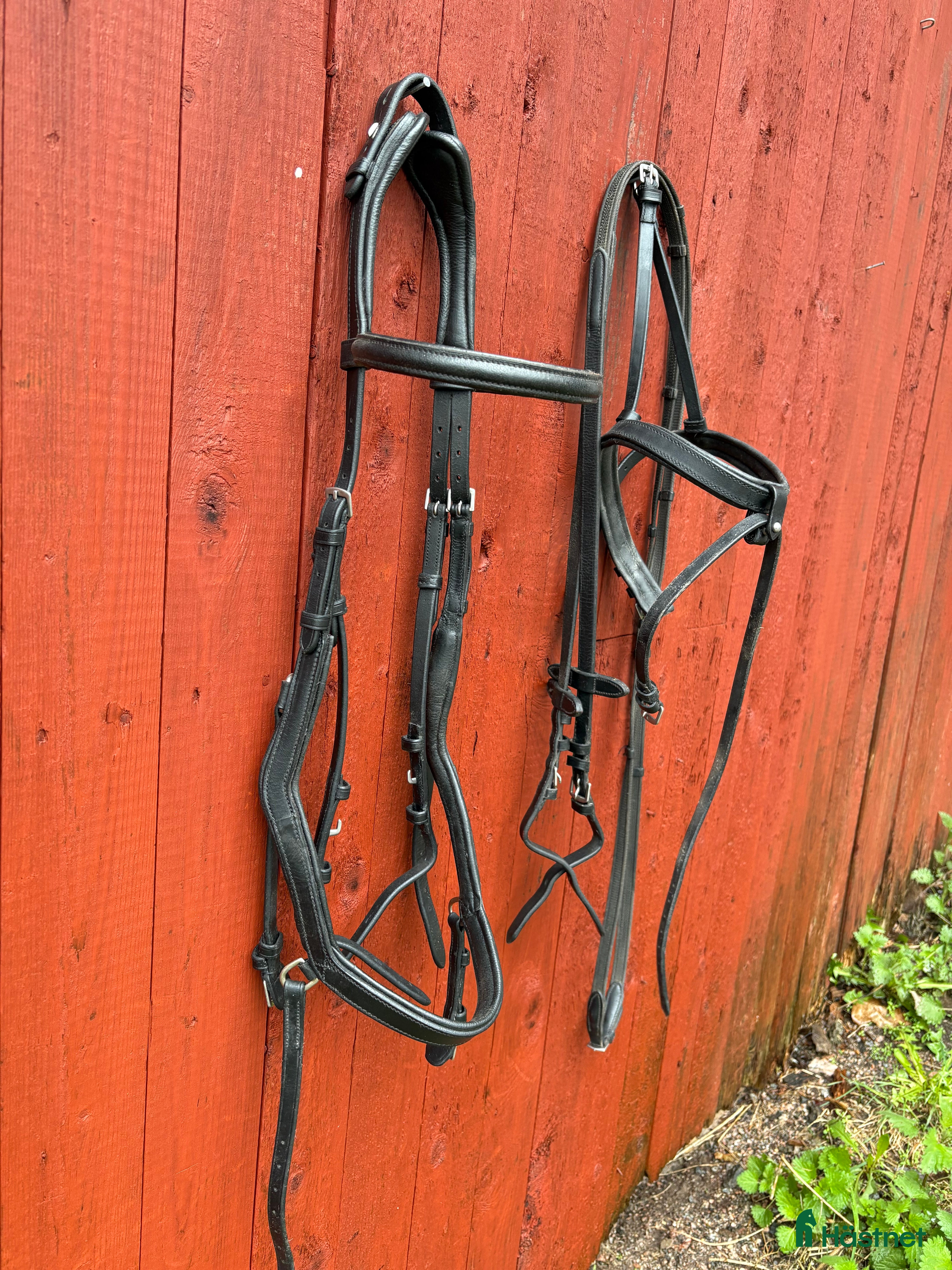 Träns hästutrustning till salu: Fint träns, två nosgrimmor i Örebro - Annons 2