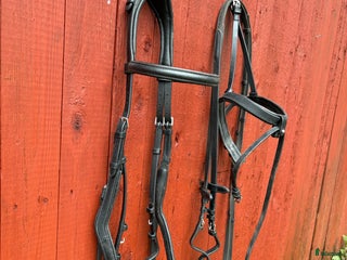 Träns hästutrustning till salu: Fint träns, två nosgrimmor i Örebro - Annons 2
