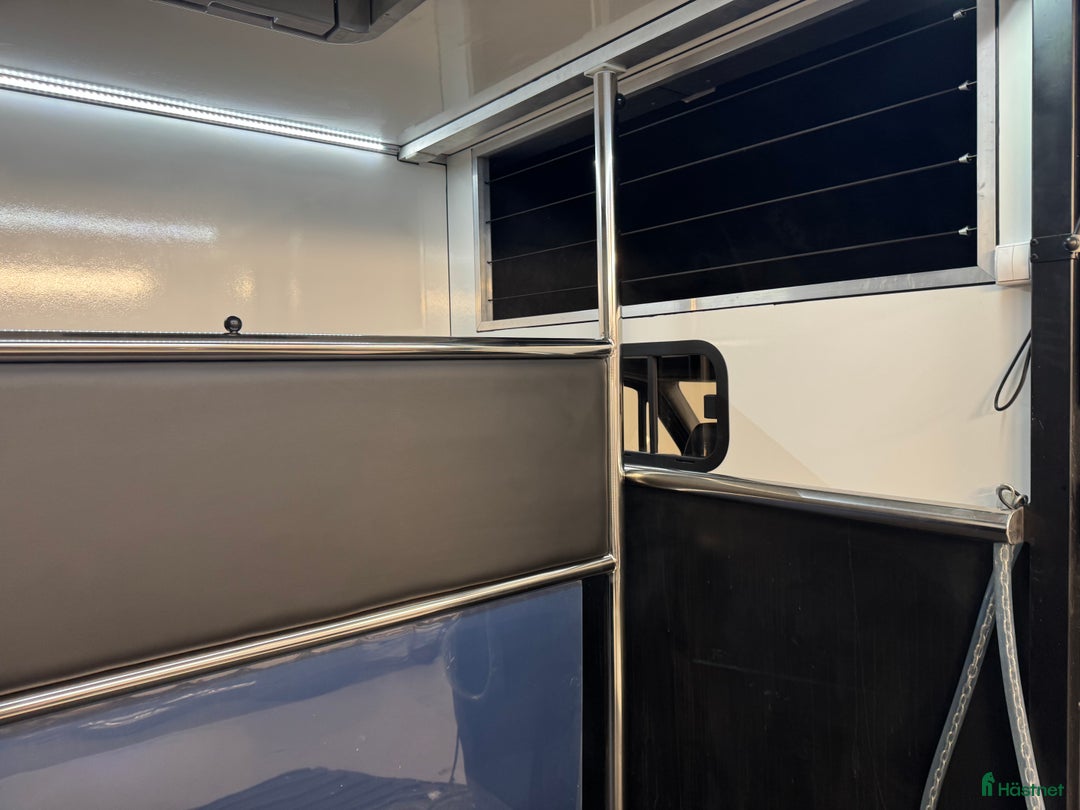 Hästlastbilar  fordon & transport till salu: Nybyggd Hästlastbil på Mercedes Sprinter 316 CDi i Partille - Annons 6