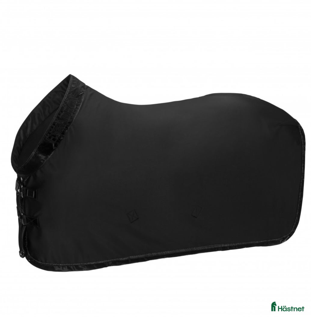 Täcken hästutrustning till salu: Eskadron sweat rug glossy storlek 135 i Knivsta - Annons 1