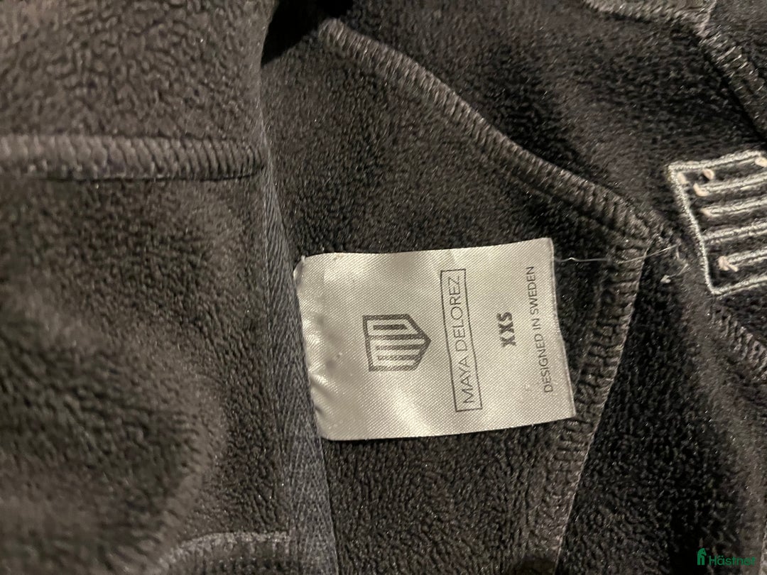 Övrigt Ridkläder ryttarutrustning till salu: Fin Maya Delorez tröja i Linköping - Annons 3