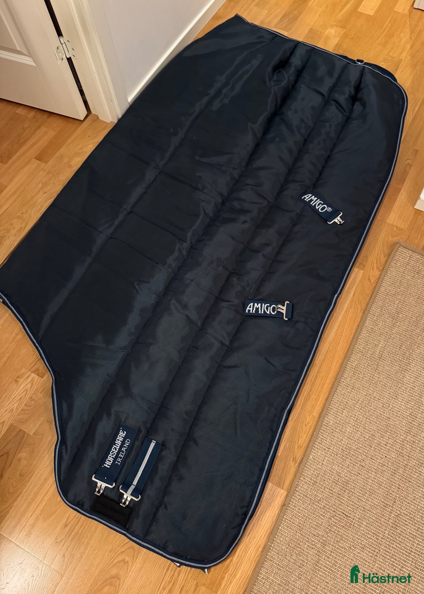 Täcken hästutrustning till salu: Amigo stalltäcke 350 gram 125 cm - Annons 9
