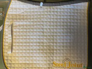 Schabrak & Vojlockar hästutrustning Mias rs dressyrschabrak med steel joint logga i Uppsala - Annons 4