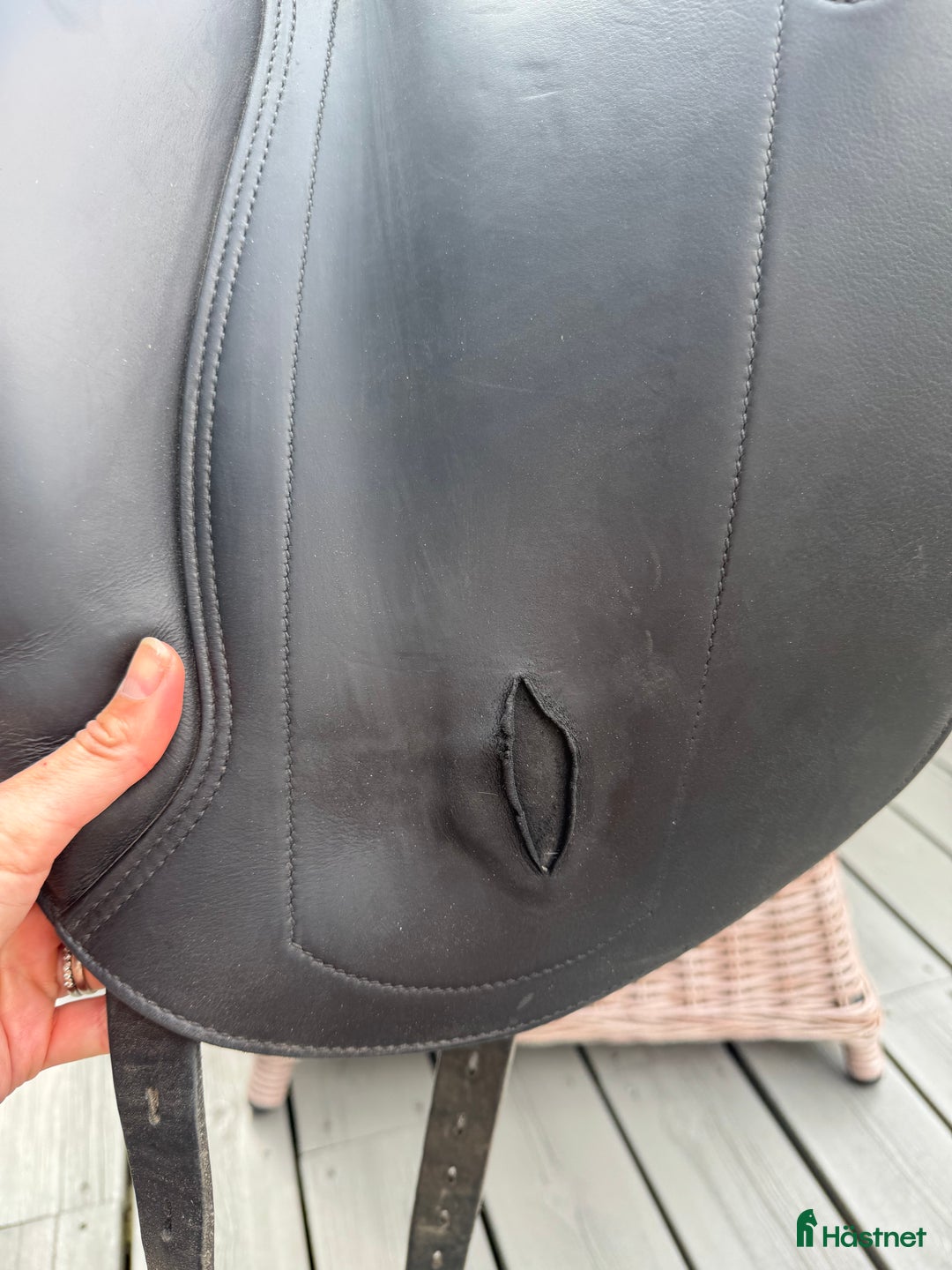 Sadlar hästutrustning till salu: Dressyrsadel, Equipe Emporio 16 tum, bombredd M i Ekerö - Annons 3