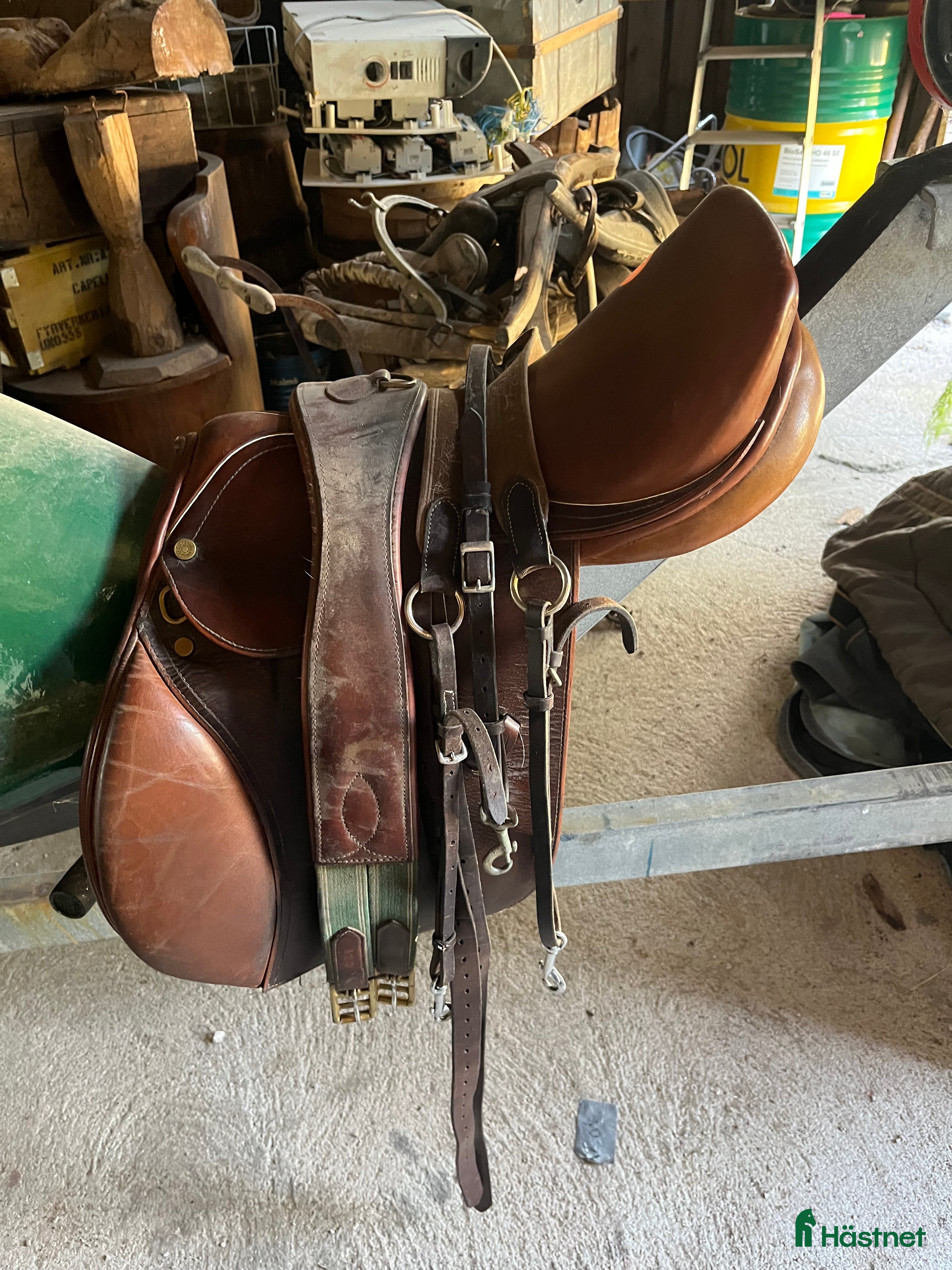 Sadlar hästutrustning till salu: hoppsadel  i Vikarbyn - Annons 2