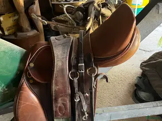 Sadlar hästutrustning till salu: hoppsadel i Vikarbyn - Annons 2