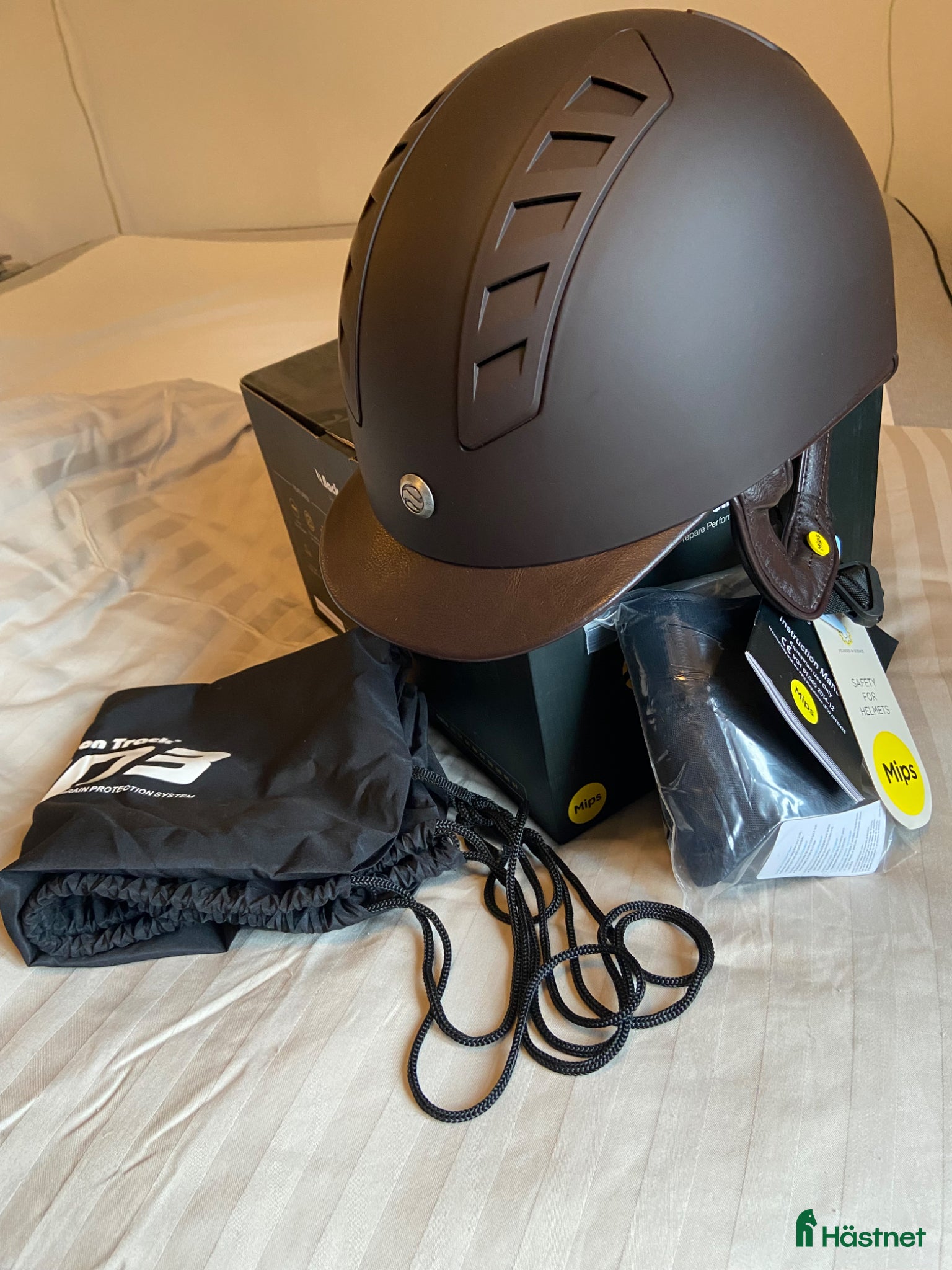 Hjälmar ryttarutrustning till salu: Hjälm, Back on Track EQ3 - Annons 1