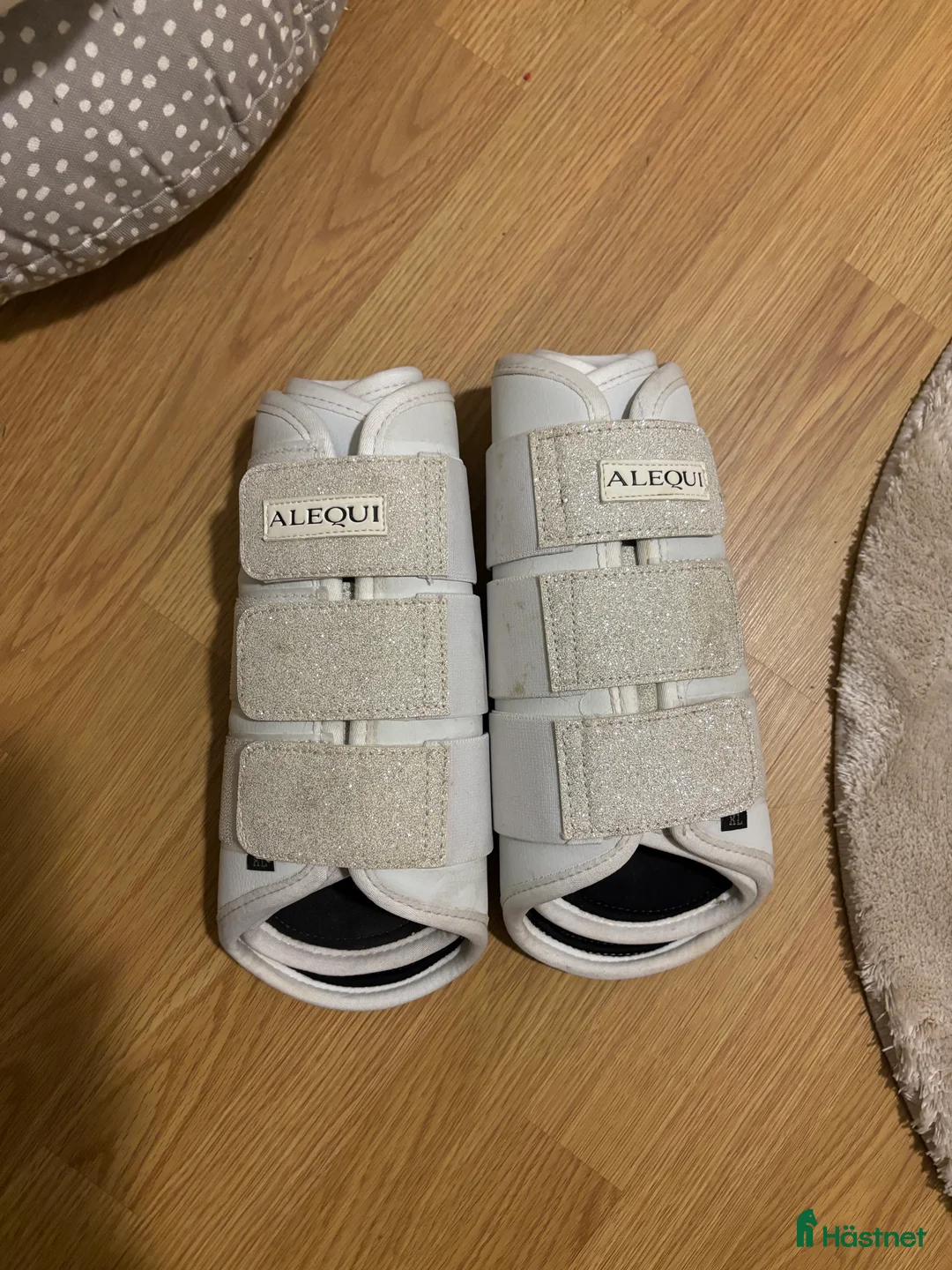 Benskydd hästutrustning till salu: Fina dressyr skydd - Annons 1