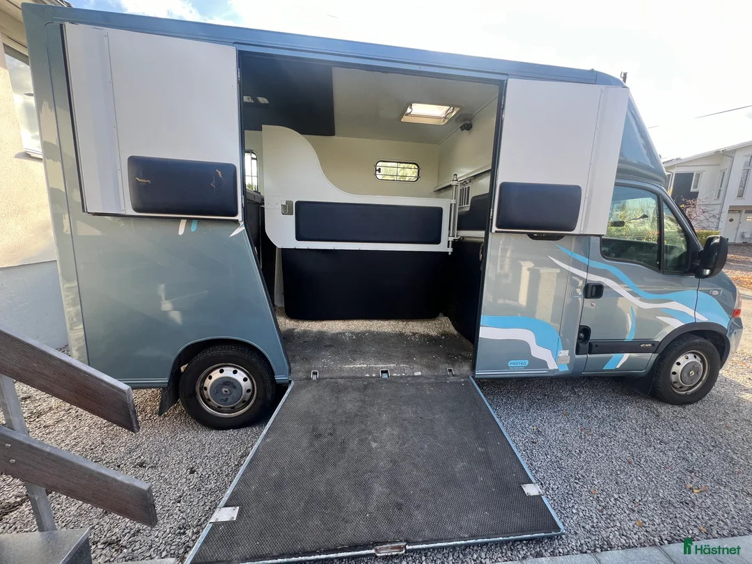 Hästlastbilar  fordon & transport till salu: Mkt fin Hästlastbil Theault Proteo 2007 i Sollentuna - Annons 2