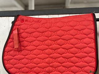 Schabrak & Vojlockar hästutrustning till salu: Fairfield korallfärgat schabrak i Trelleborg - Annons 7