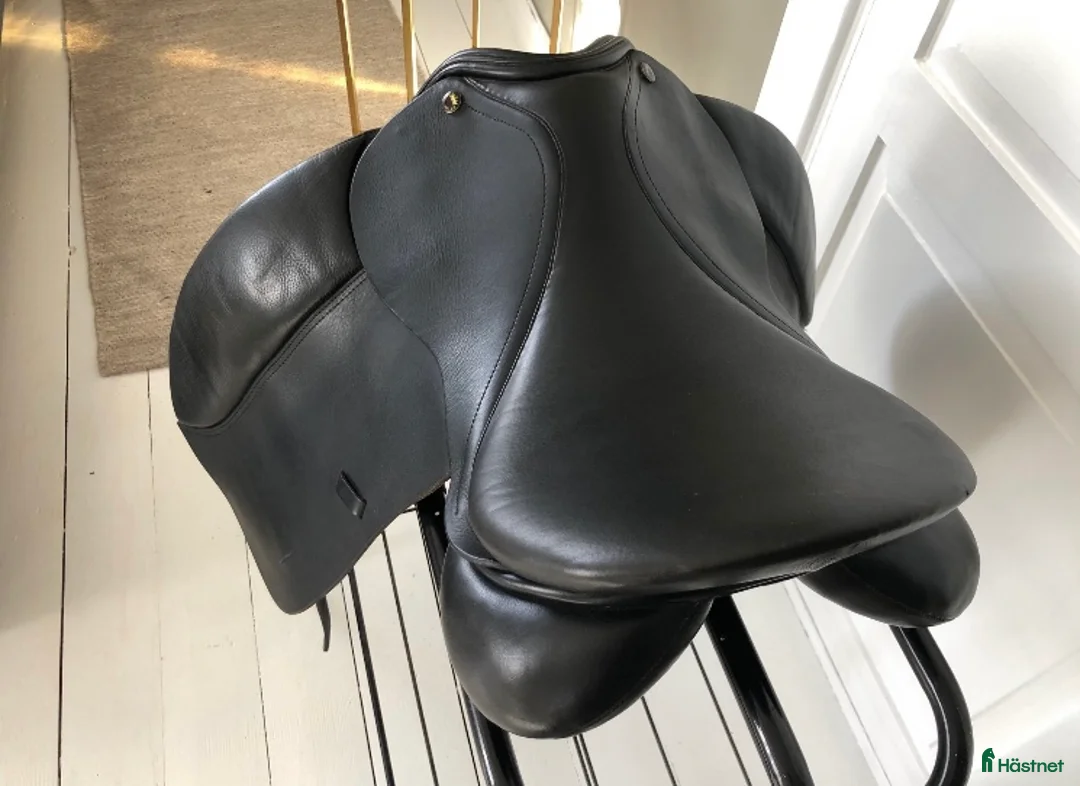 Sadlar hästutrustning till salu: Princeville dressyrsadel  - Annons 2