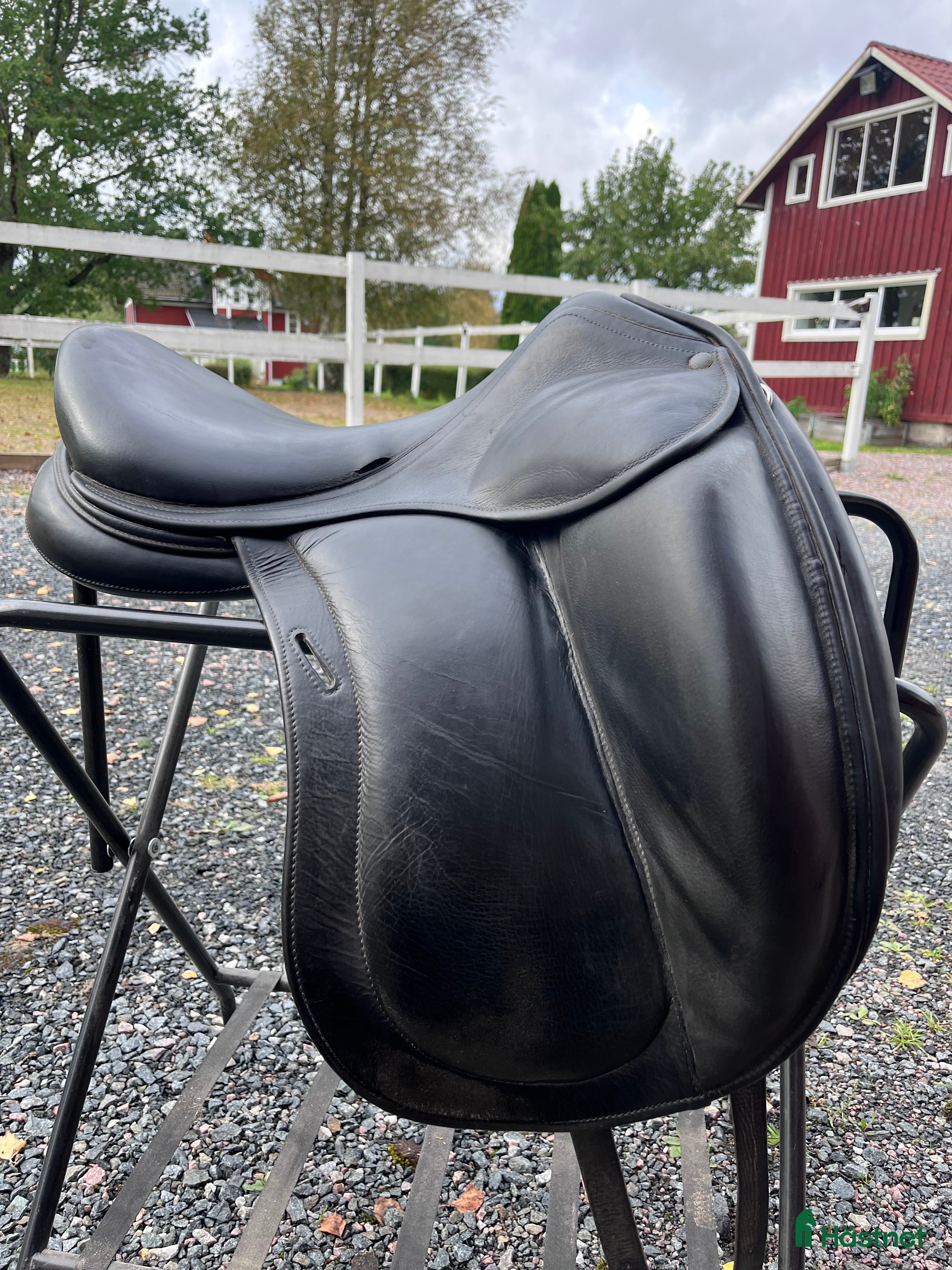 Sadlar hästutrustning till salu: Childeric dressyrsadel DFL i Borlänge - Annons 4