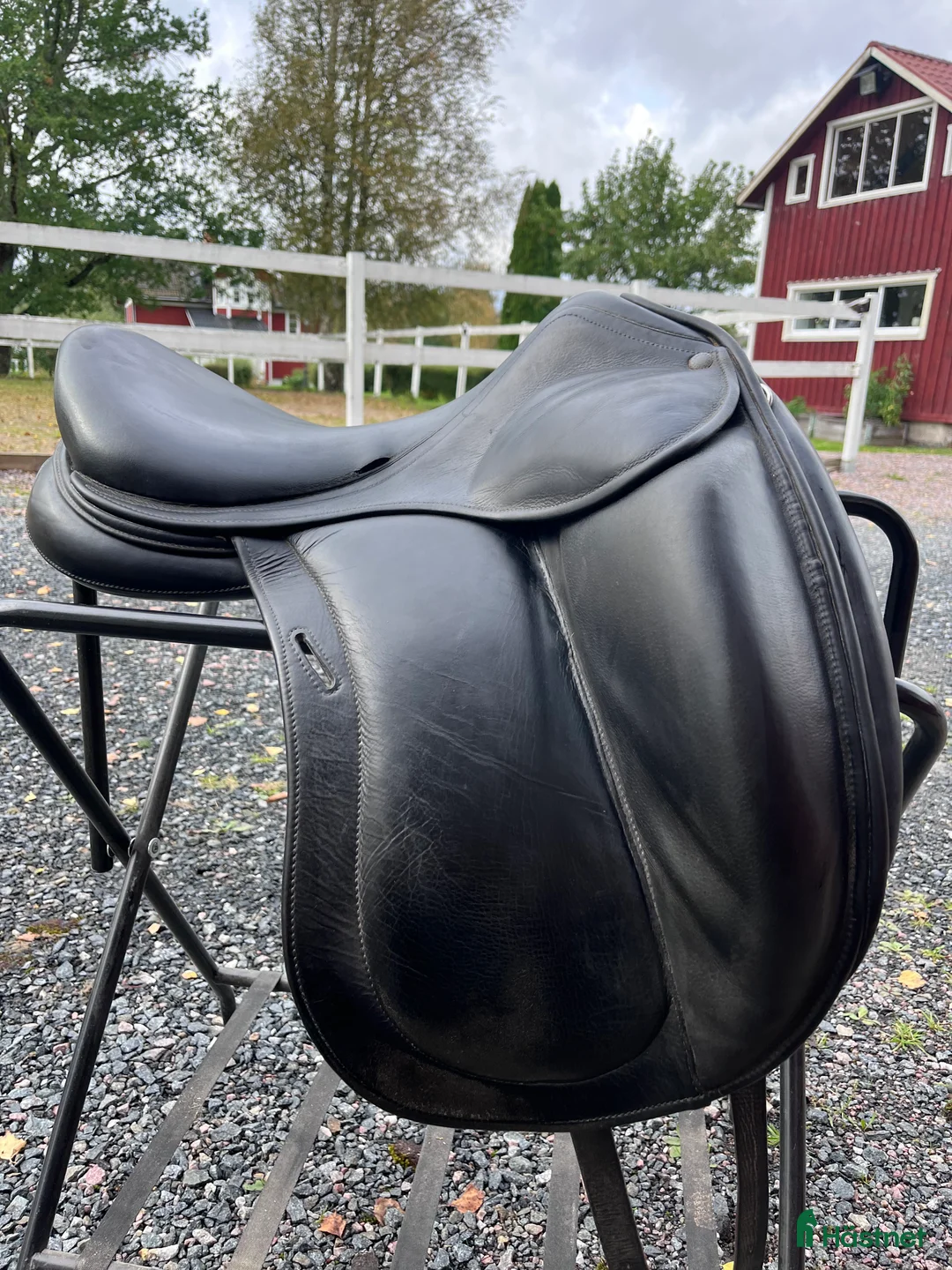 Sadlar hästutrustning till salu: Childeric dressyrsadel DFL - Annons 1