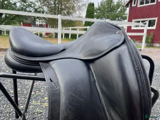 Sadlar hästutrustning till salu: Childeric dressyrsadel DFL - Annons 3