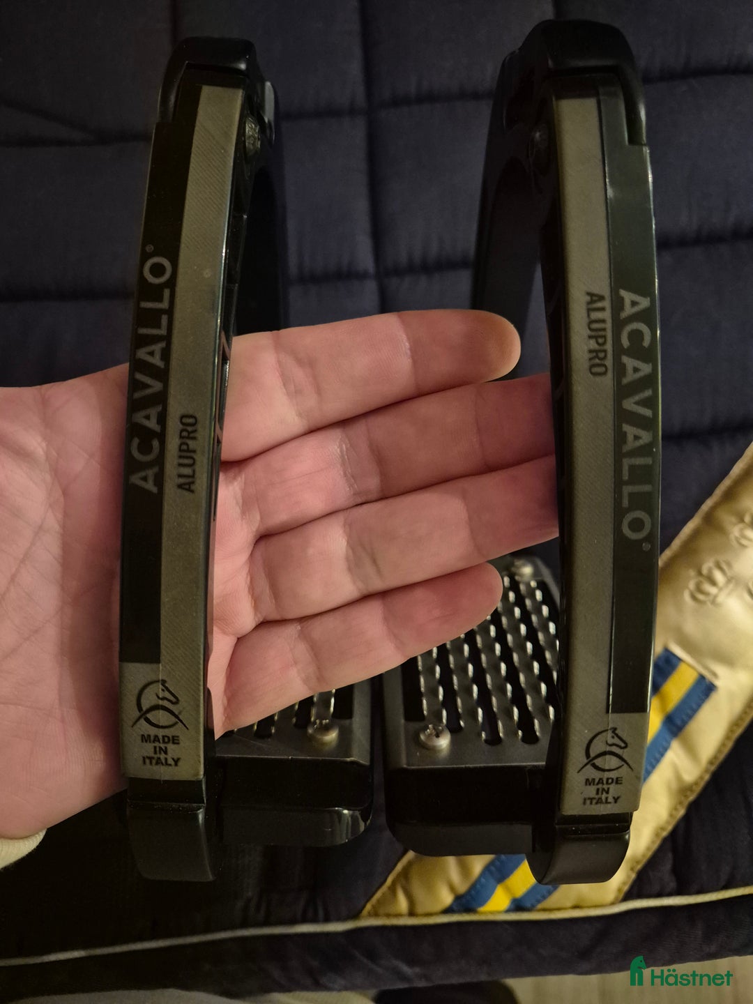 Stigbyglar hästutrustning till salu: Acavallo säkerhetsstigbyglar i Ullånger - Annons 4