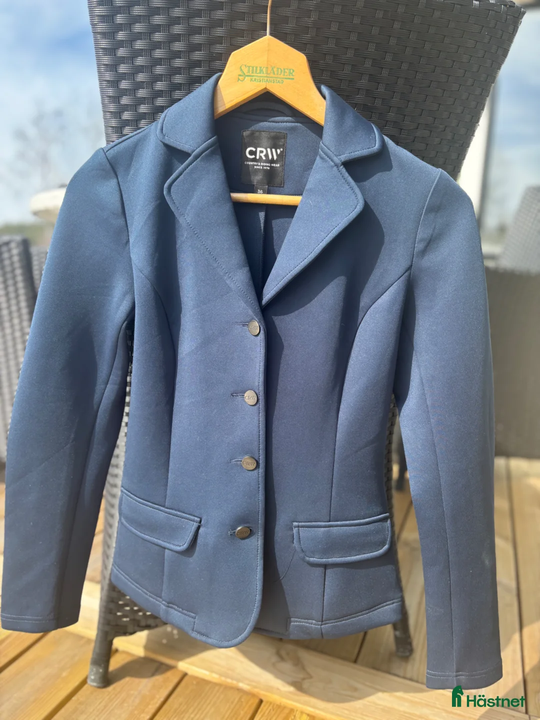 Jackor & Kavajer ryttarutrustning till salu: Säljer blå kavaj - Annons 1