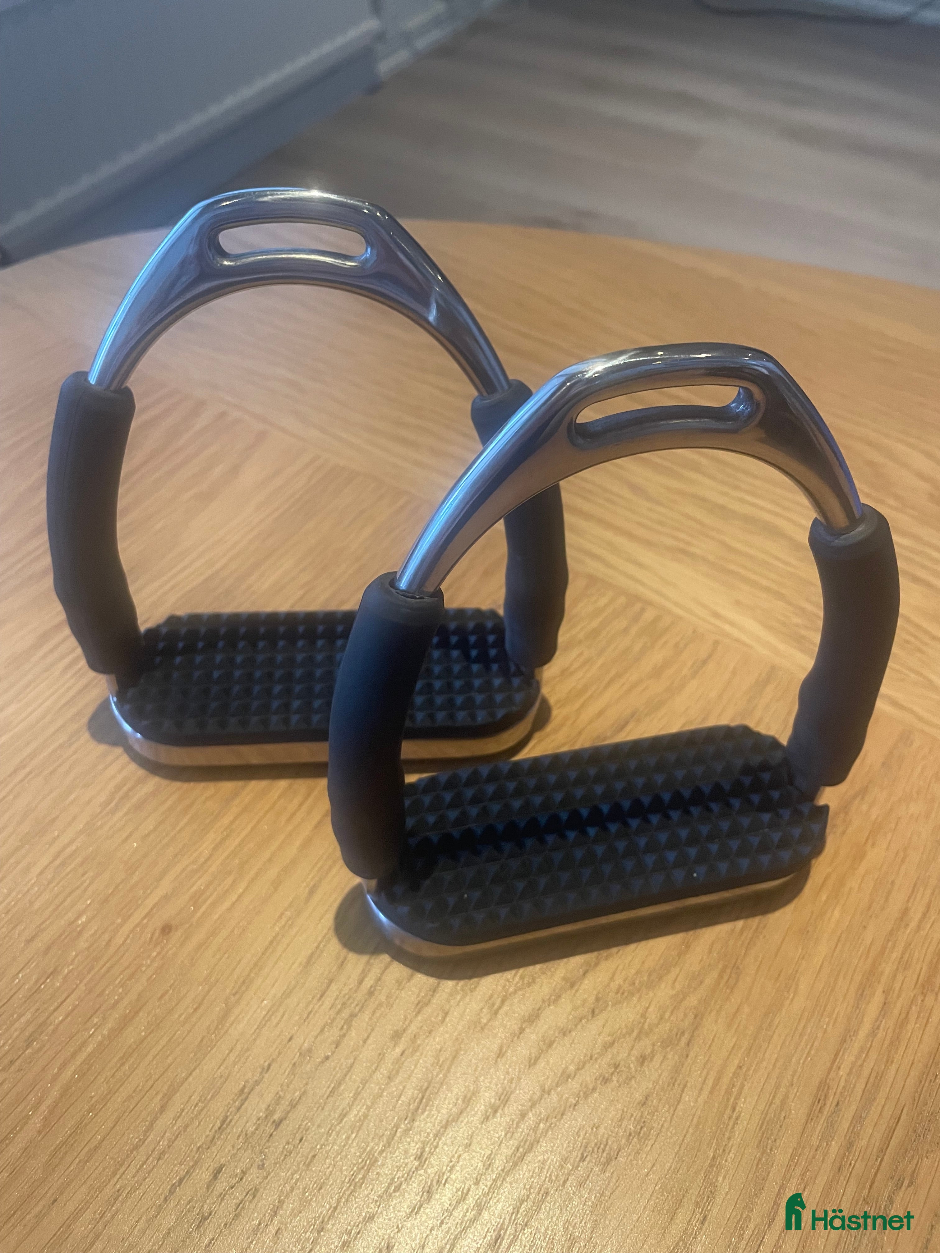 Stigbyglar hästutrustning till salu: Stigbyglar - Annons 1