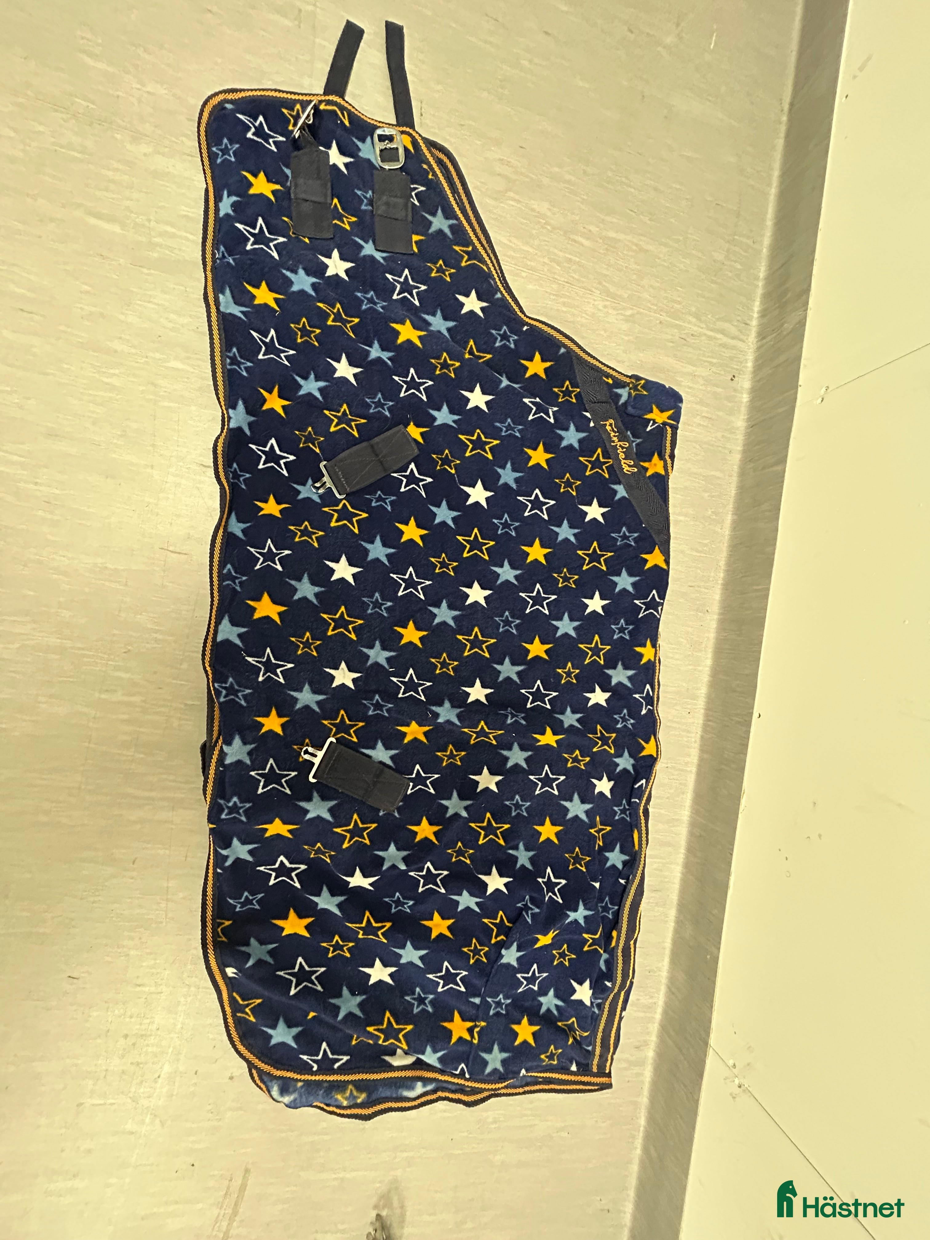 Täcken hästutrustning till salu: Fint fleecetäcke 105 i Gustavsberg - Annons 1