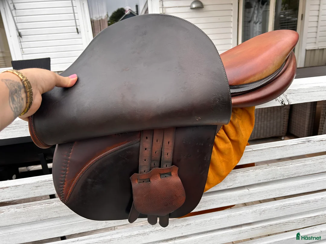 Sadlar hästutrustning till salu: Butetsadel 18 tum! - Annons 6