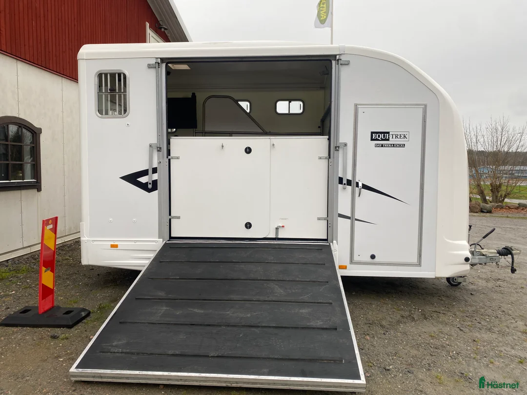 Hästtransporter  fordon & transport till salu: Superfin Equitrek sidolastning -20 i Ytterby - Annons 8