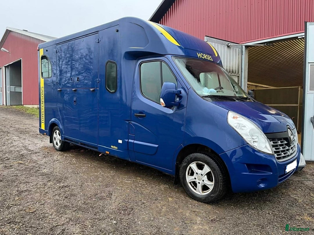 Hästlastbilar  fordon & transport till salu: Theault Proteo  i Köping - Annons 1