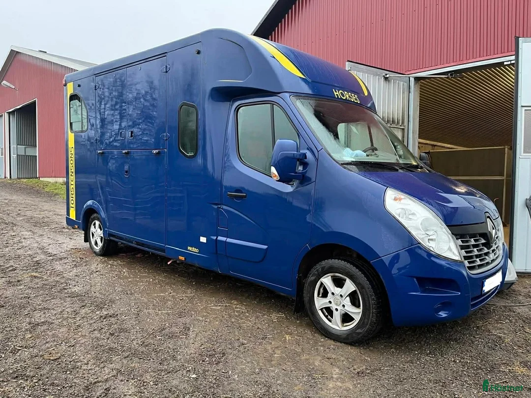 Hästlastbilar  fordon & transport till salu: Theault Proteo  i Köping - Annons 1