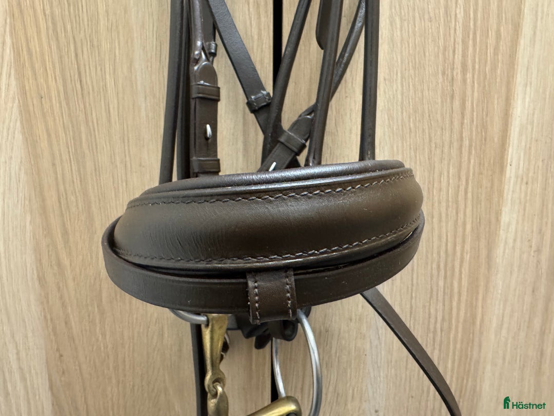 Träns hästutrustning till salu: Vackert dressyrträns i Kareby - Annons 3