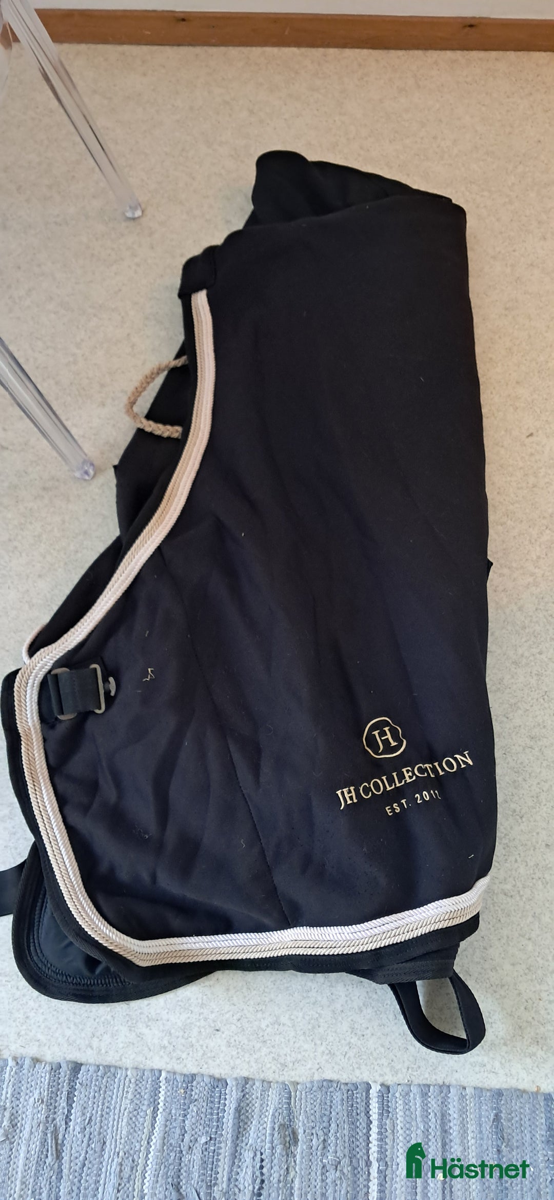 Täcken hästutrustning till salu: Användbart täcke i toppenskick! i Piteå - Annons 6