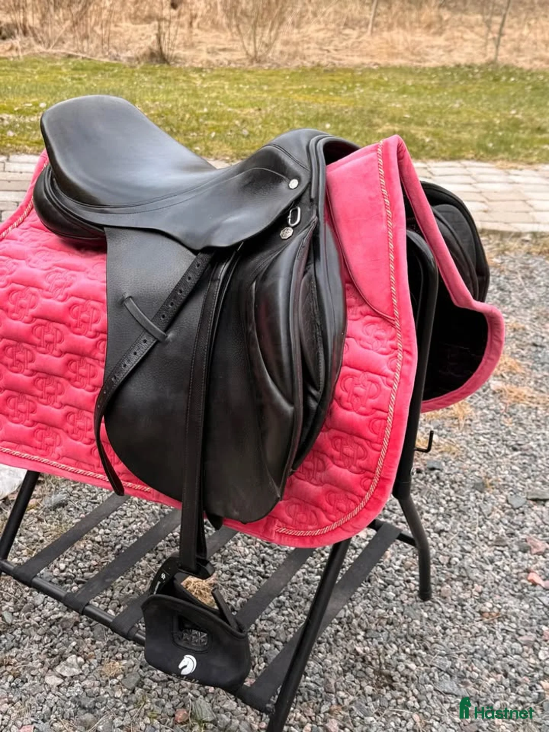 Sadlar hästutrustning till salu: Härlig hoppsadel med mycket stöd - Annons 8