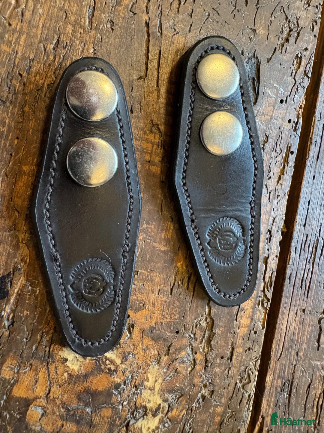 Träns hästutrustning till salu: Knäppbara nya stoppar till martingal - Annons 1