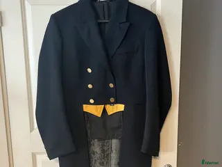 Jackor & Kavajer ryttarutrustning till salu: Fin mörkblå Dressyrfrack aldrig använd. i Kågeröd - Annons 14