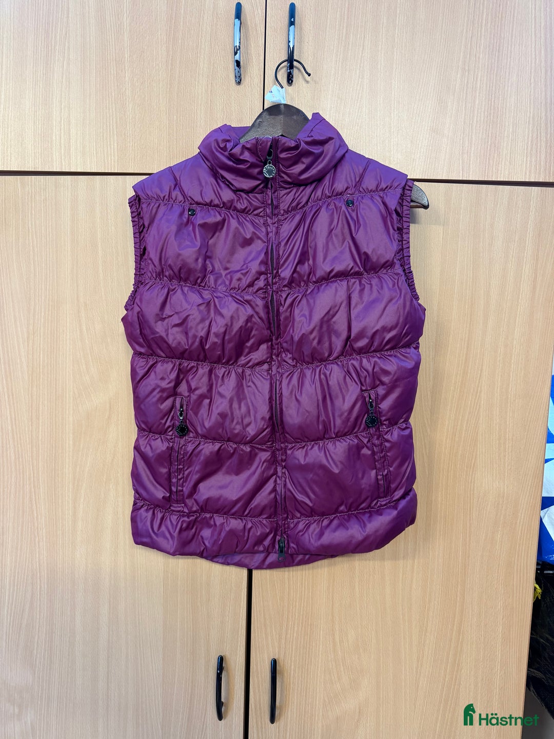 Jackor & Kavajer ryttarutrustning till salu: Skön väst  i Vendelsö - Annons 1