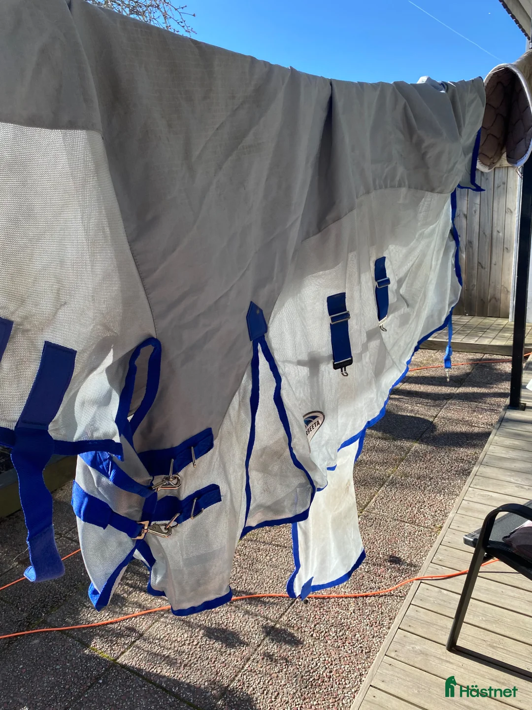 Täcken hästutrustning till salu: Säljes regn/flugtäcke - Annons 1