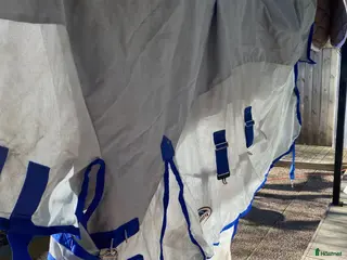 Täcken hästutrustning Säljes regn/flugtäcke - Annons 13