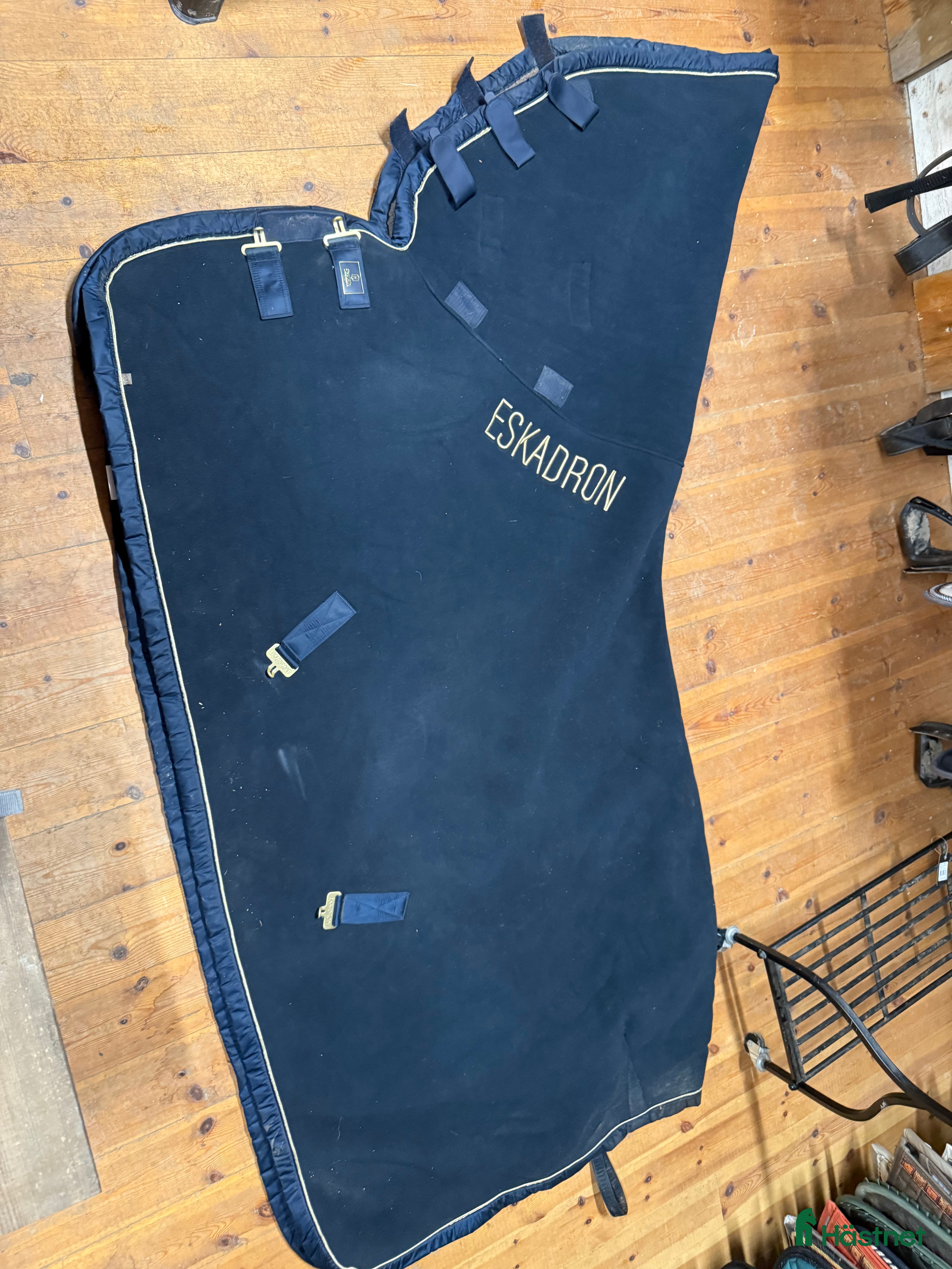 Täcken hästutrustning Eskadron fleecetäcke med hals och teddy foder i Adelsö - Annons 10