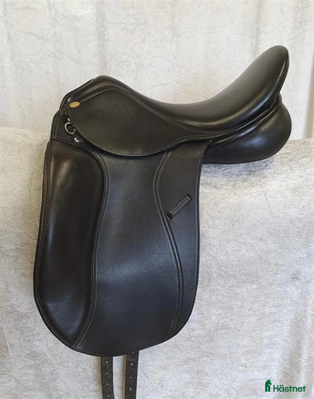 Sadlar hästutrustning till salu: Knights Aragon, dressyrsadel - Annons 1