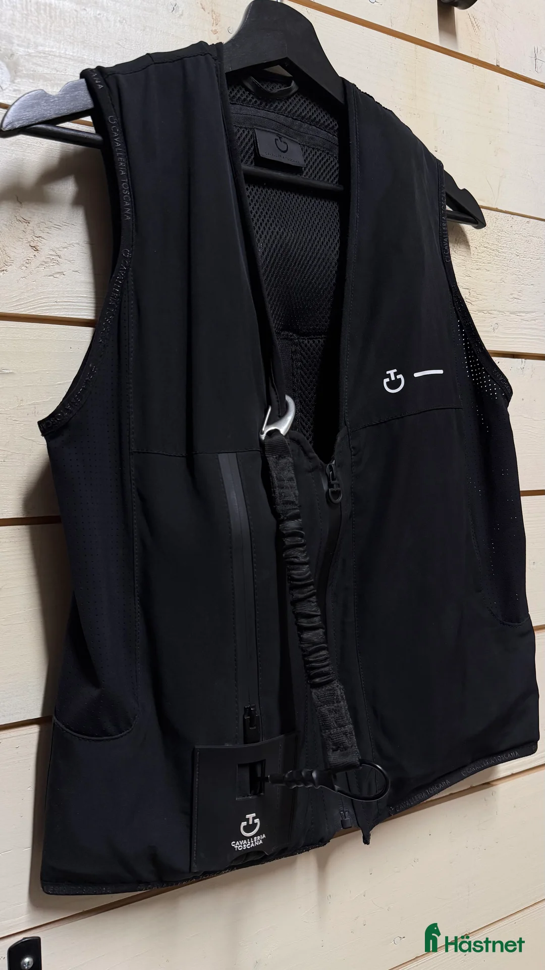 Säkerhetsvästar ryttarutrustning till salu: Cavalleria Toscana airbag väst i Karlstad - Annons 1