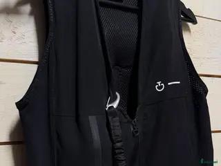 Säkerhetsvästar ryttarutrustning till salu: Cavalleria Toscana airbag väst i Karlstad - Annons 2